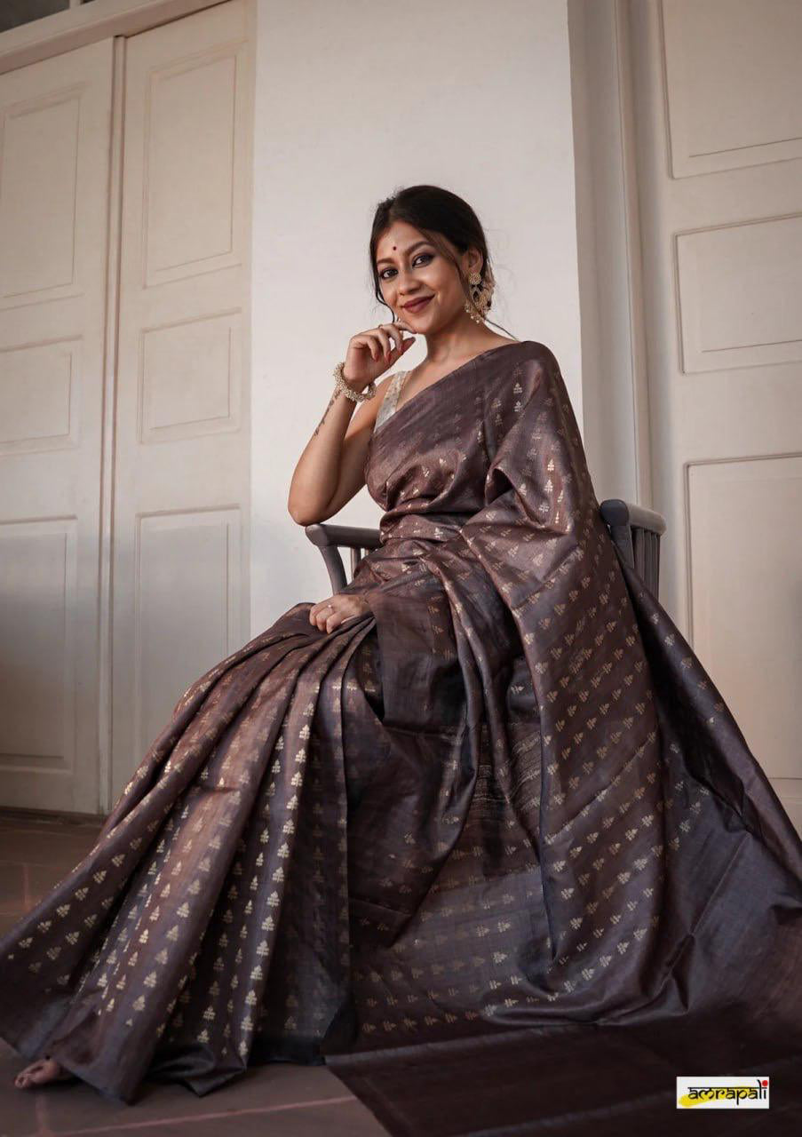 Elegant Jacquard Weave Silk Saree