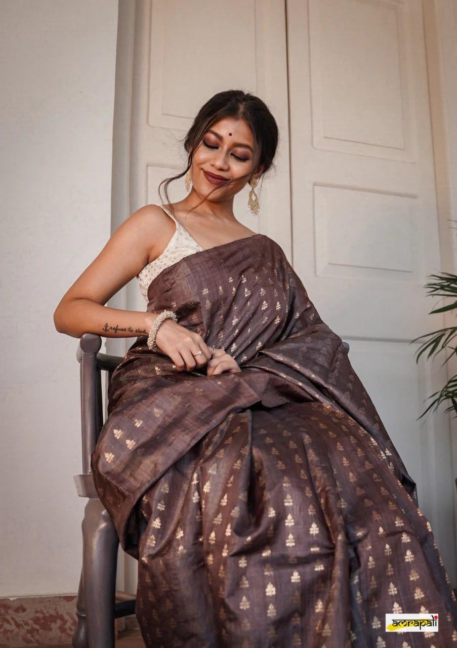 Elegant Jacquard Weave Silk Saree